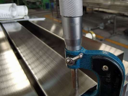 Custom 201 304 316 Stainless Steel Rectangular Tube for Railings and Construction